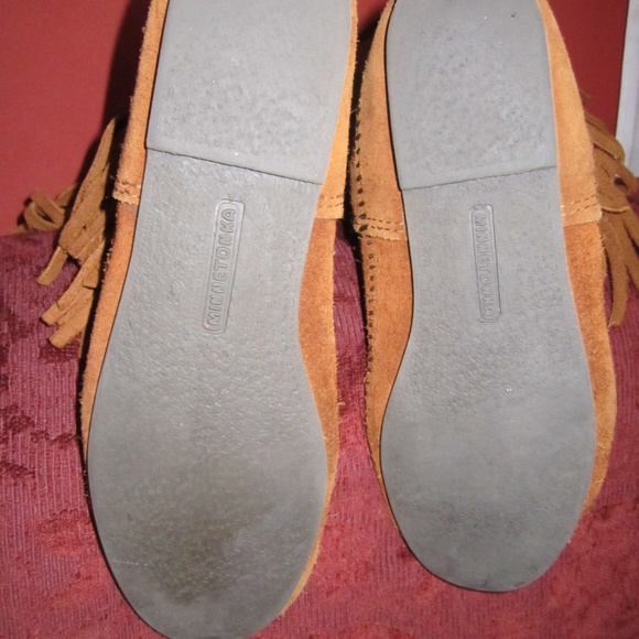 Minnetonka 3 Layer Fringe Boot - Picture 3 of 7